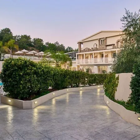 Altura Zakynthos 3* チィリヴィ