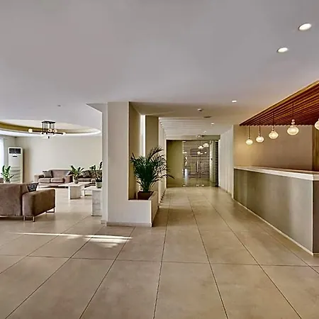 ホテル Altura Zakynthos 3*